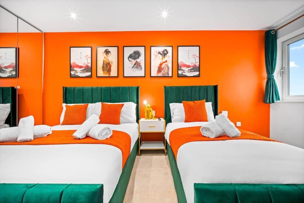 Top Floor City Centre Apartment - Sleeps 7 - 4 Beds - With Balcony And Parking - Smart Tv'S On Each Bedroom Wall - 5 Mins From Bullring, Selfridges, Moor Street Station - By Zena Stays 伯明翰 外观 照片